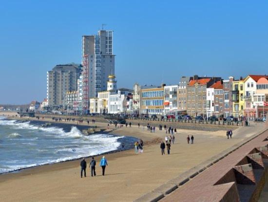 Bolton Boulevard Beach Rooms 弗利辛恩 外观 照片